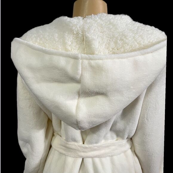 Victoria's Secret LUXE thicker Sherpa Hooded Robe - Picture 9 of 10